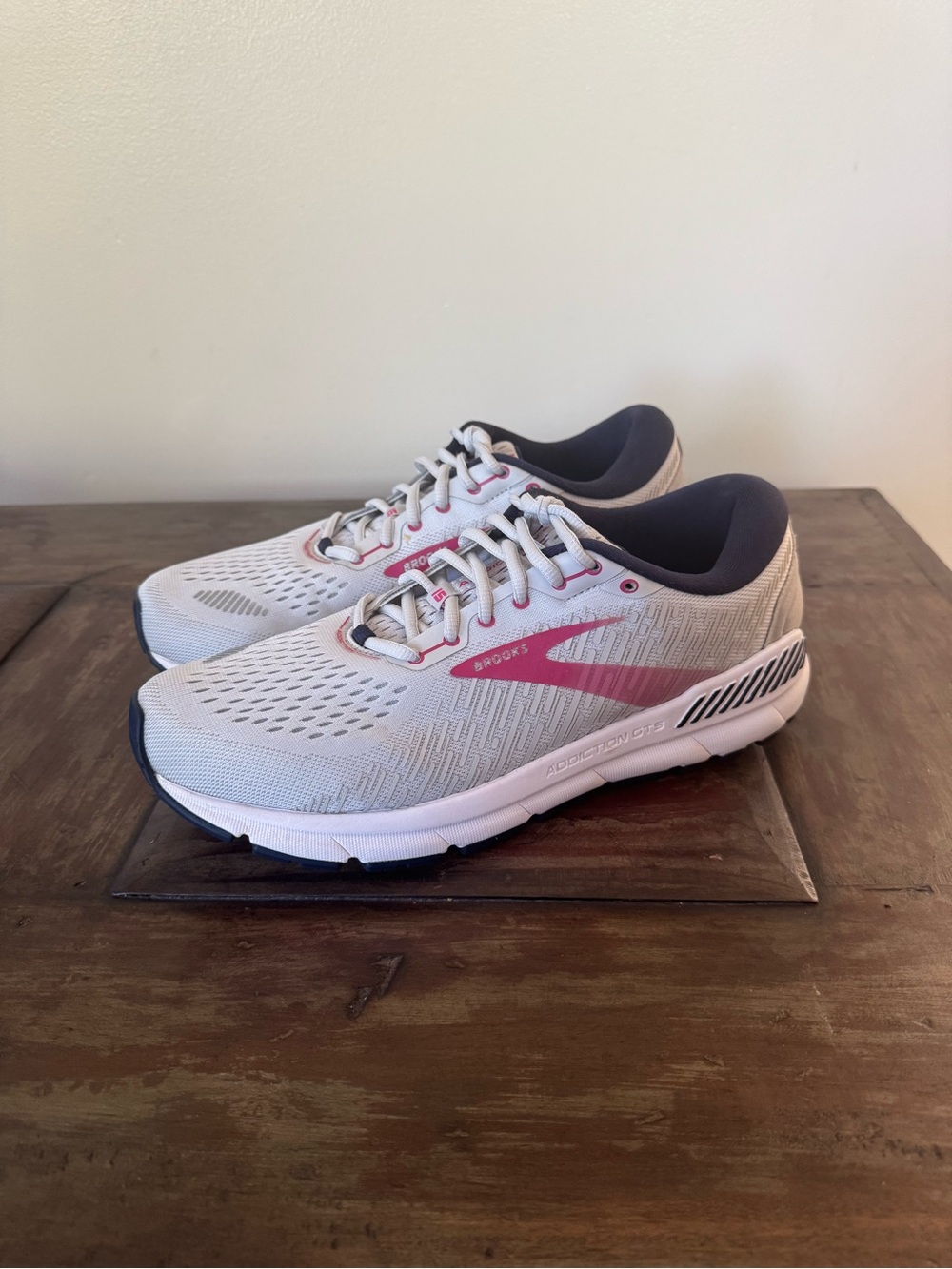 Brooks Addiction GTS 15 grey pink athletic running sneakers shoes women’s 11